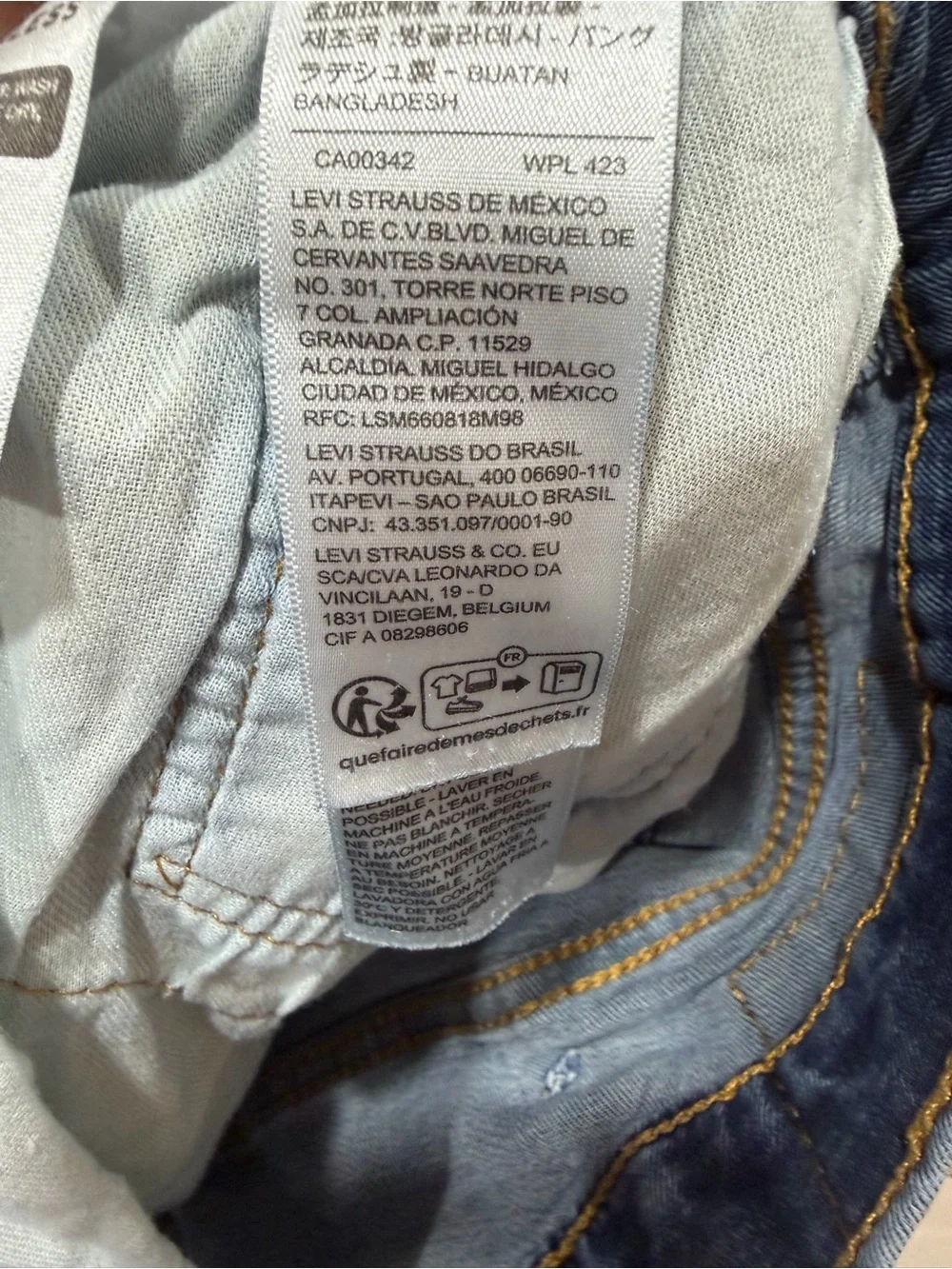 Levis waist 44